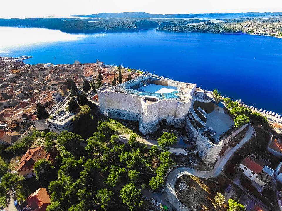 Visit Dalmatia Šibenik - Barone Fortress was built in 1646 on Vidakuša, the  80 meter-high hill above the city. Along with the other three fortresses in  Šibenik, it represents a unique defence